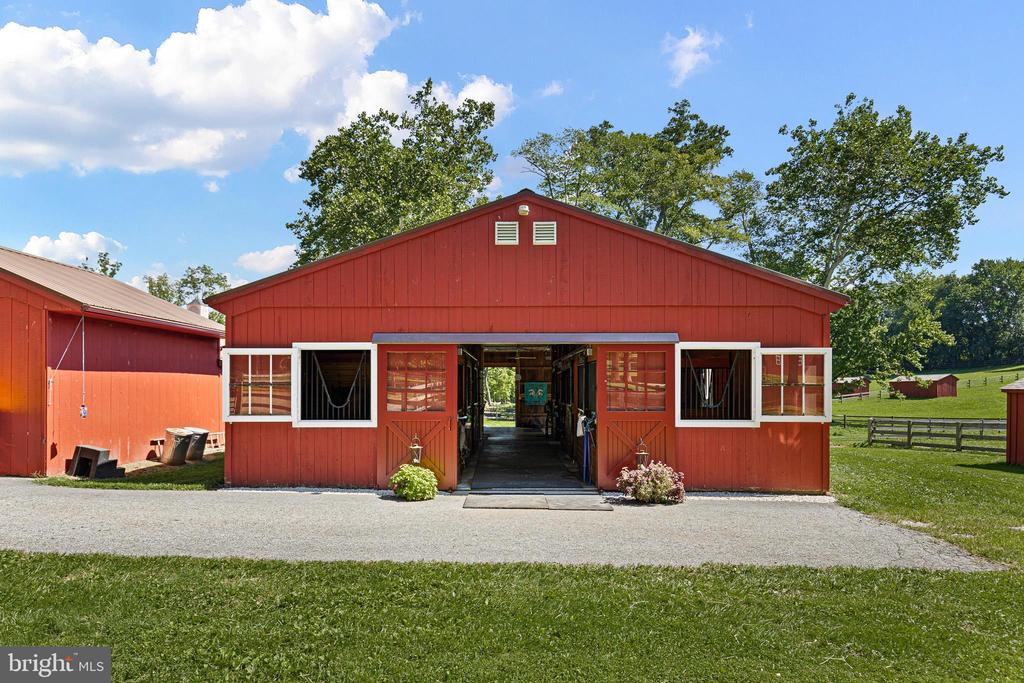 1800 ART SCHOOL ROAD