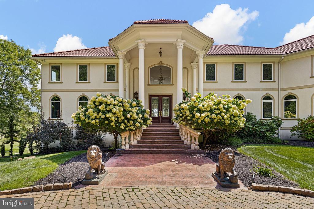 1800 ART SCHOOL ROAD