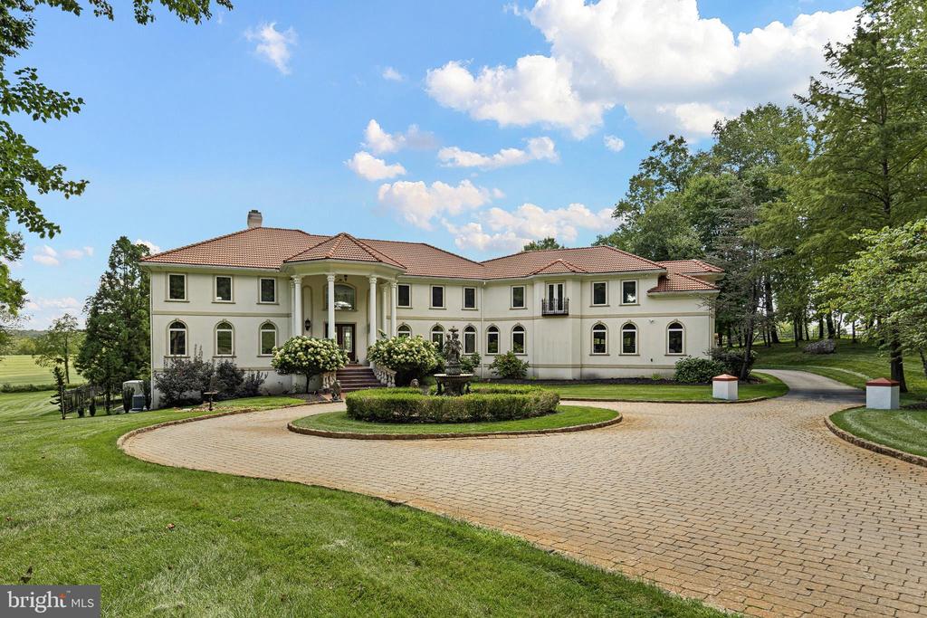1800 ART SCHOOL ROAD