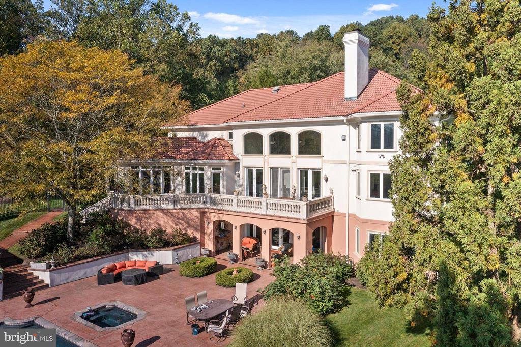 1800 ART SCHOOL ROAD