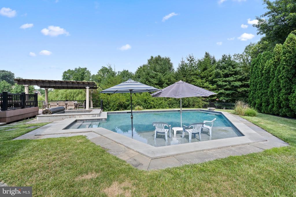 1130 Darczuk Dr