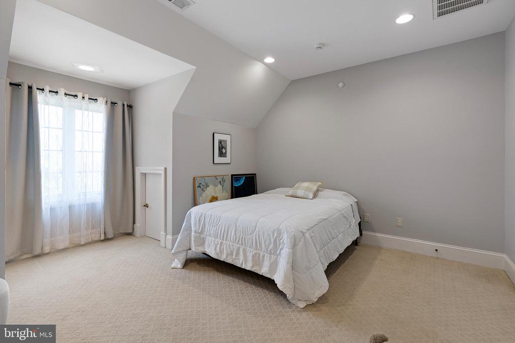 1274 OAKWOOD ROAD