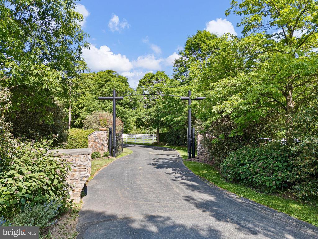 1274 OAKWOOD ROAD