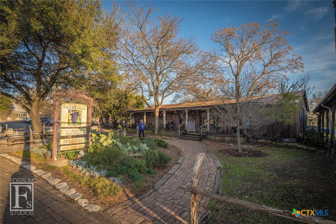 1237 Rapids Road