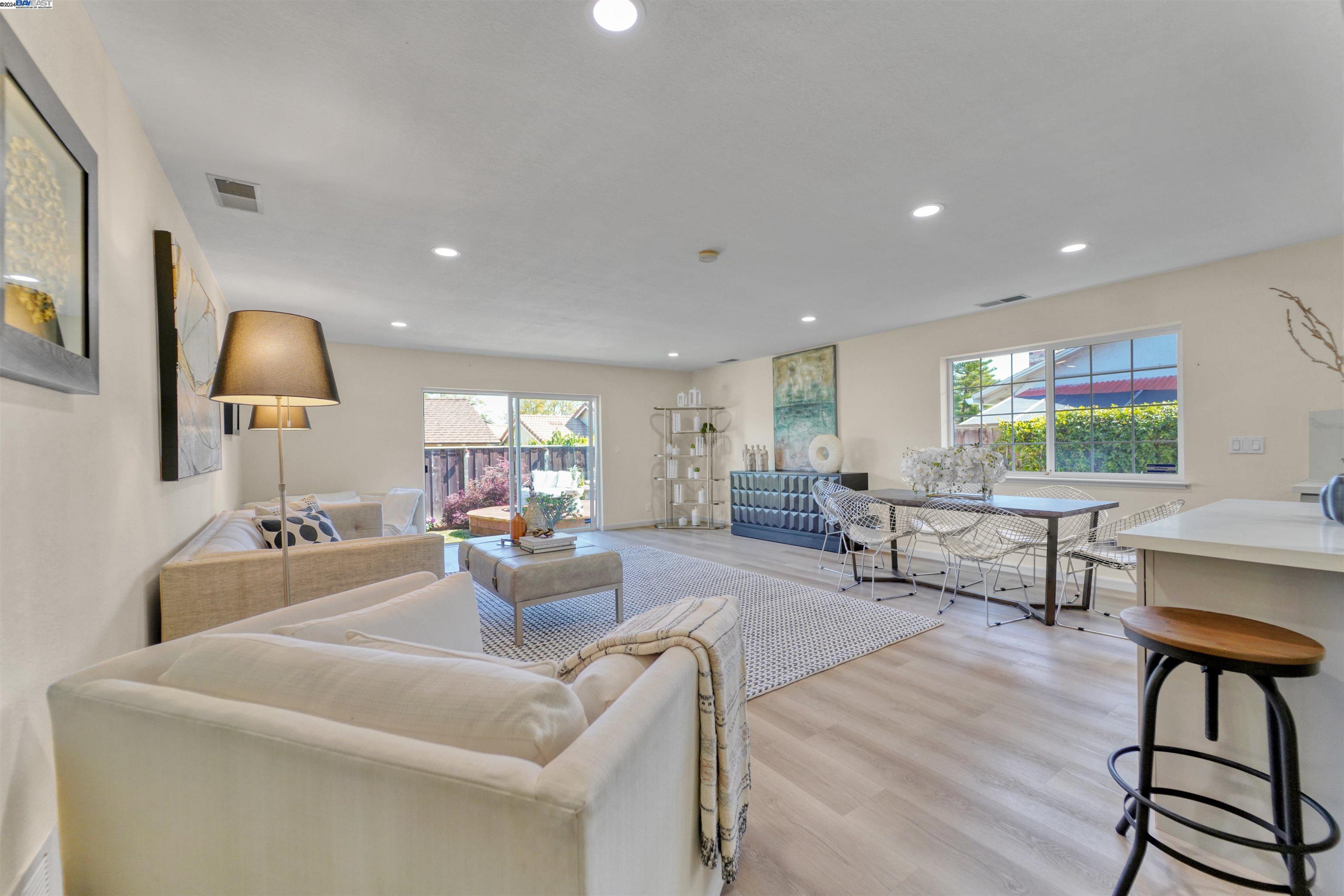 975 E Homestead Rd