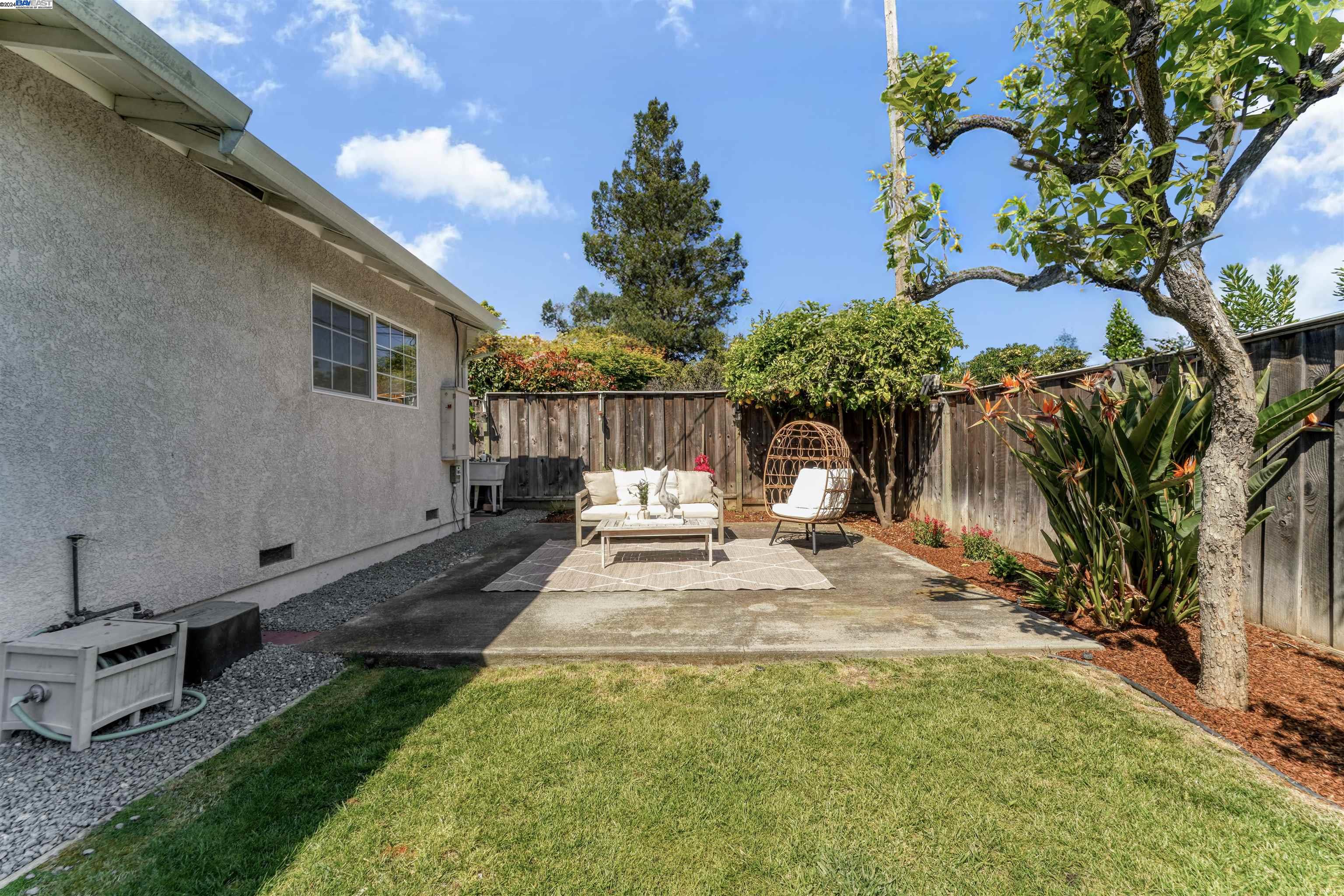 975 E Homestead Rd