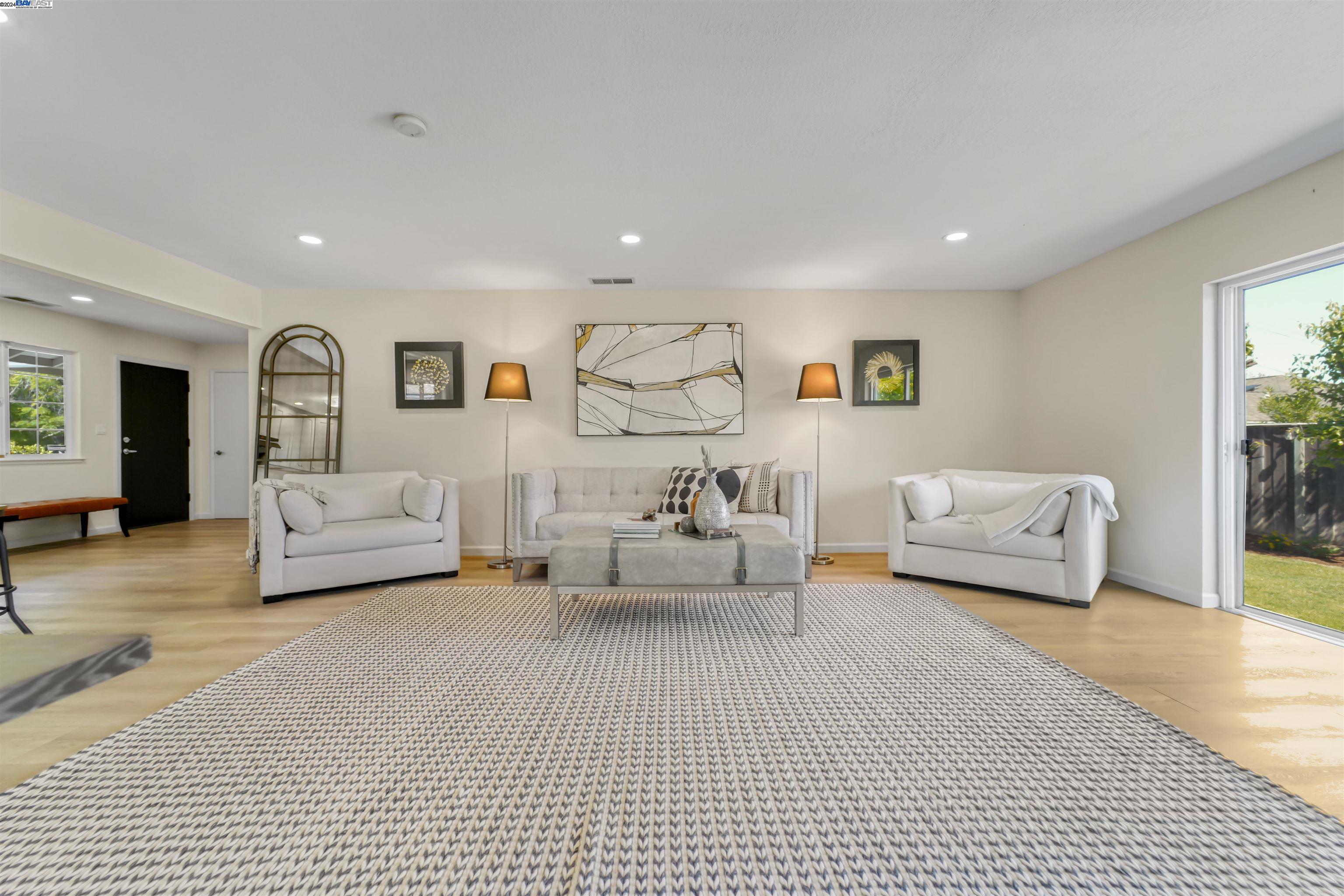 975 E Homestead Rd