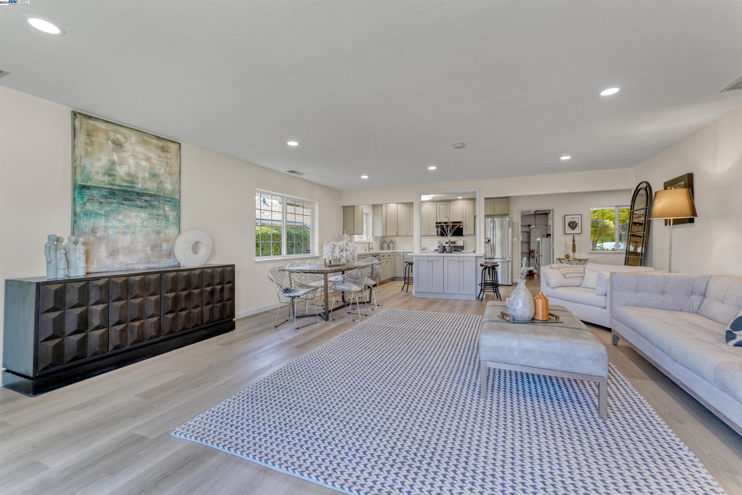975 E Homestead Rd