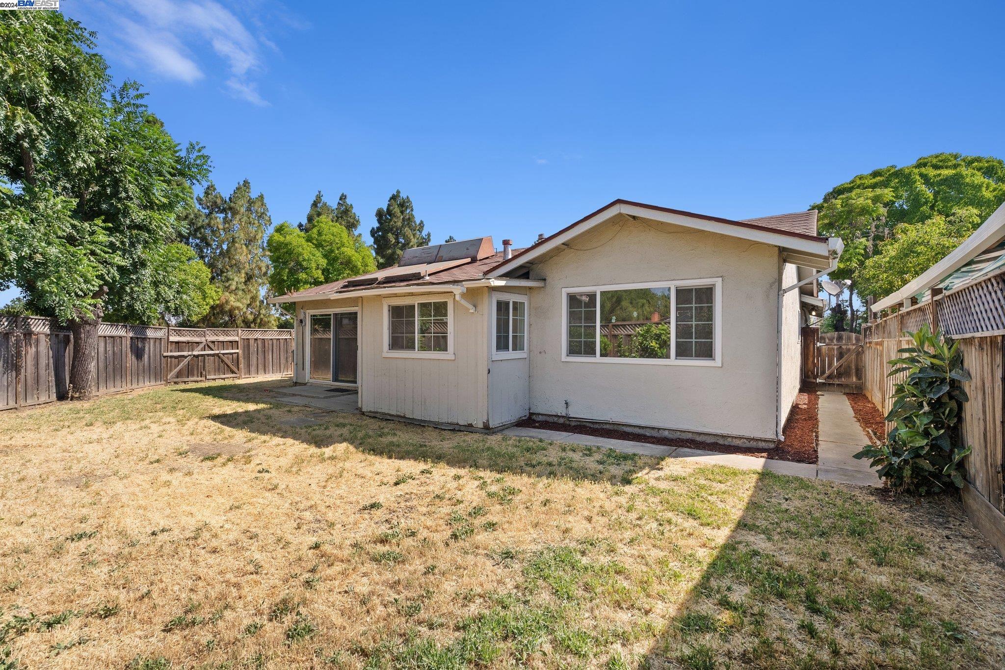 775 Diana Ln