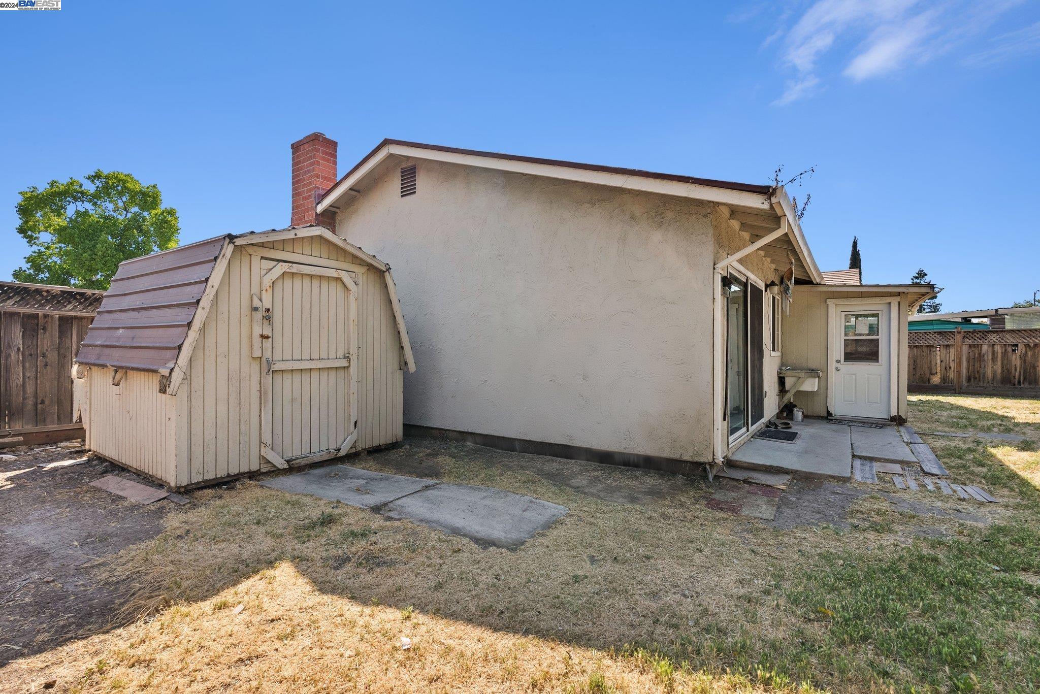 775 Diana Ln