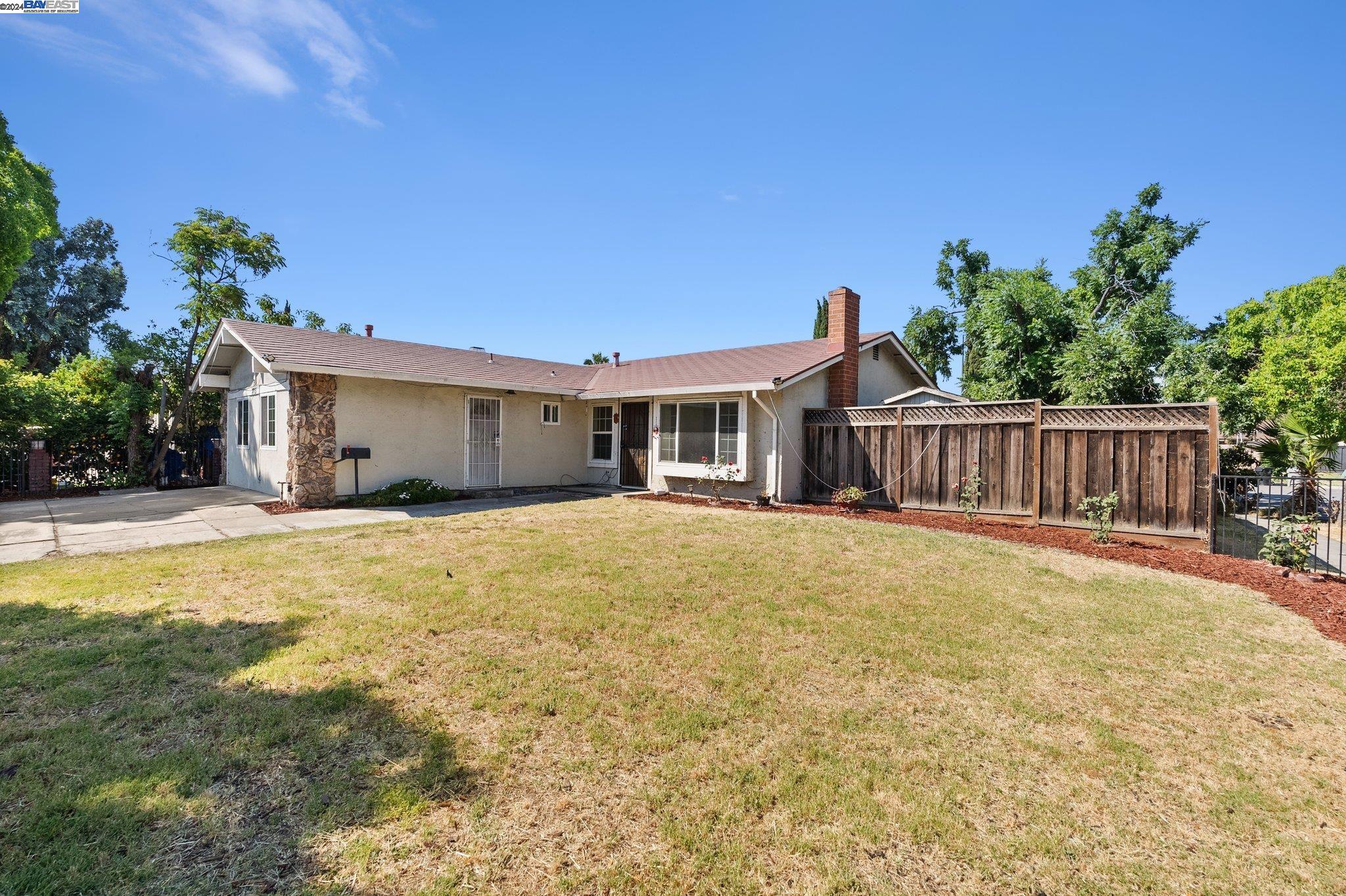 775 Diana Ln