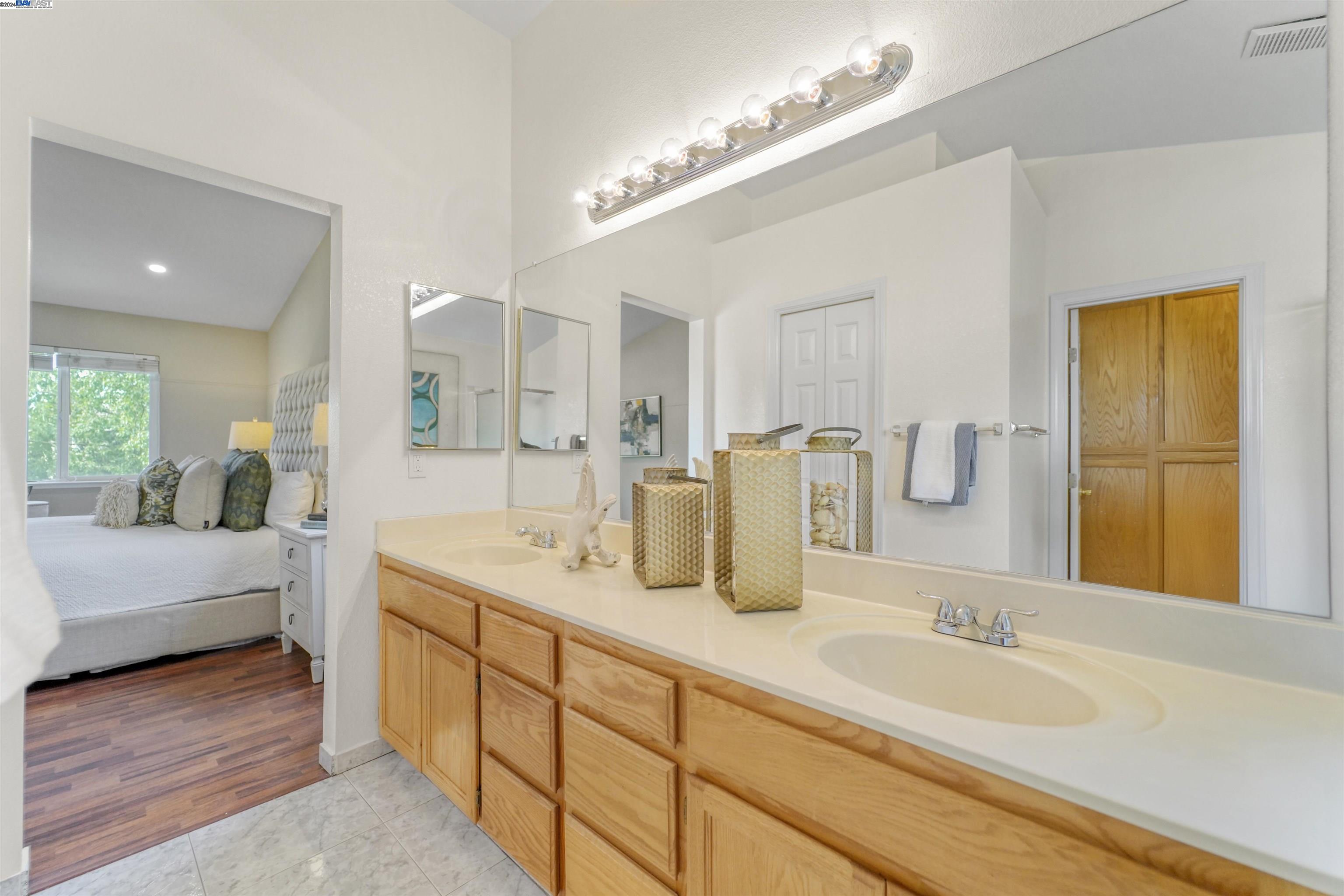 1829 Foothill Vista Dr