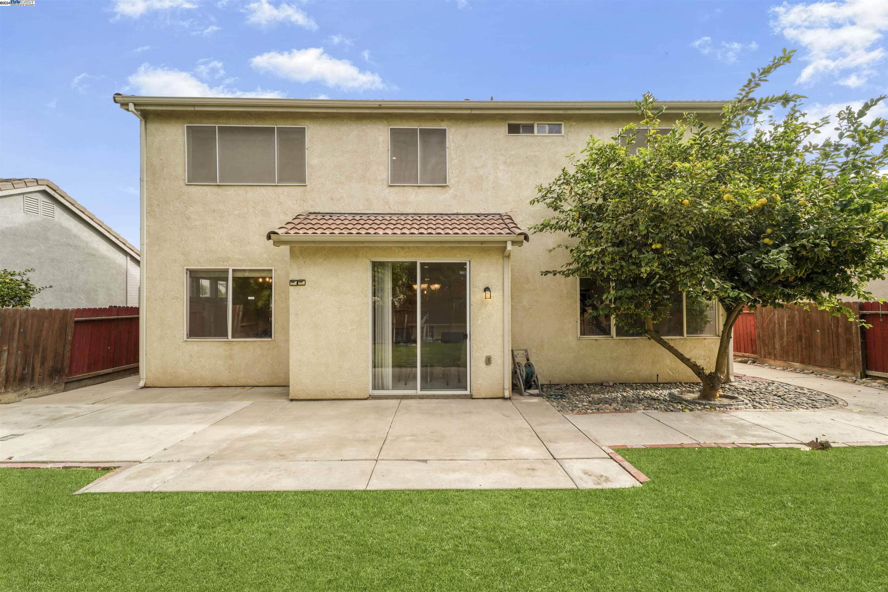 1829 Foothill Vista Dr