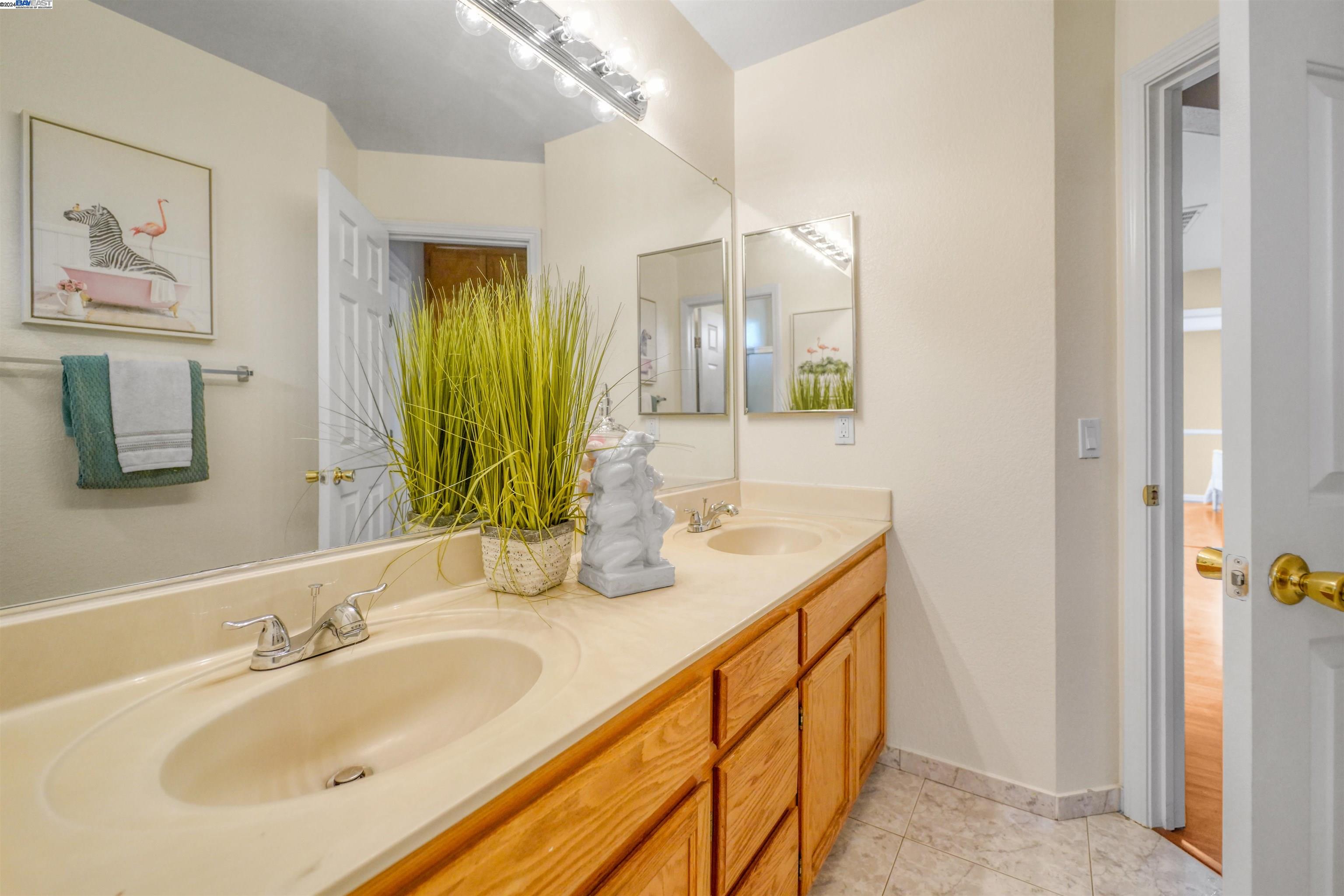 1829 Foothill Vista Dr