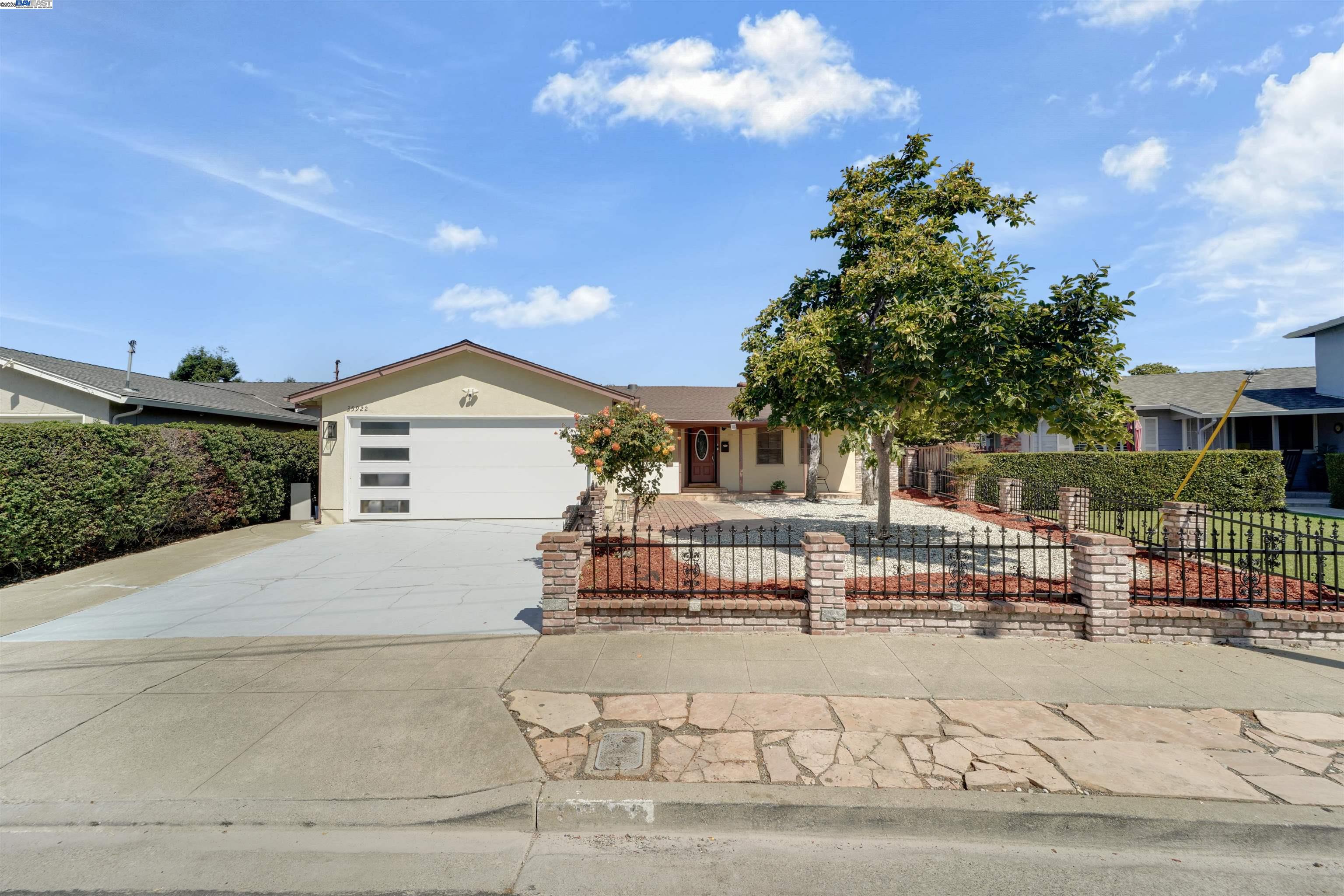 35922 Rosewood Dr