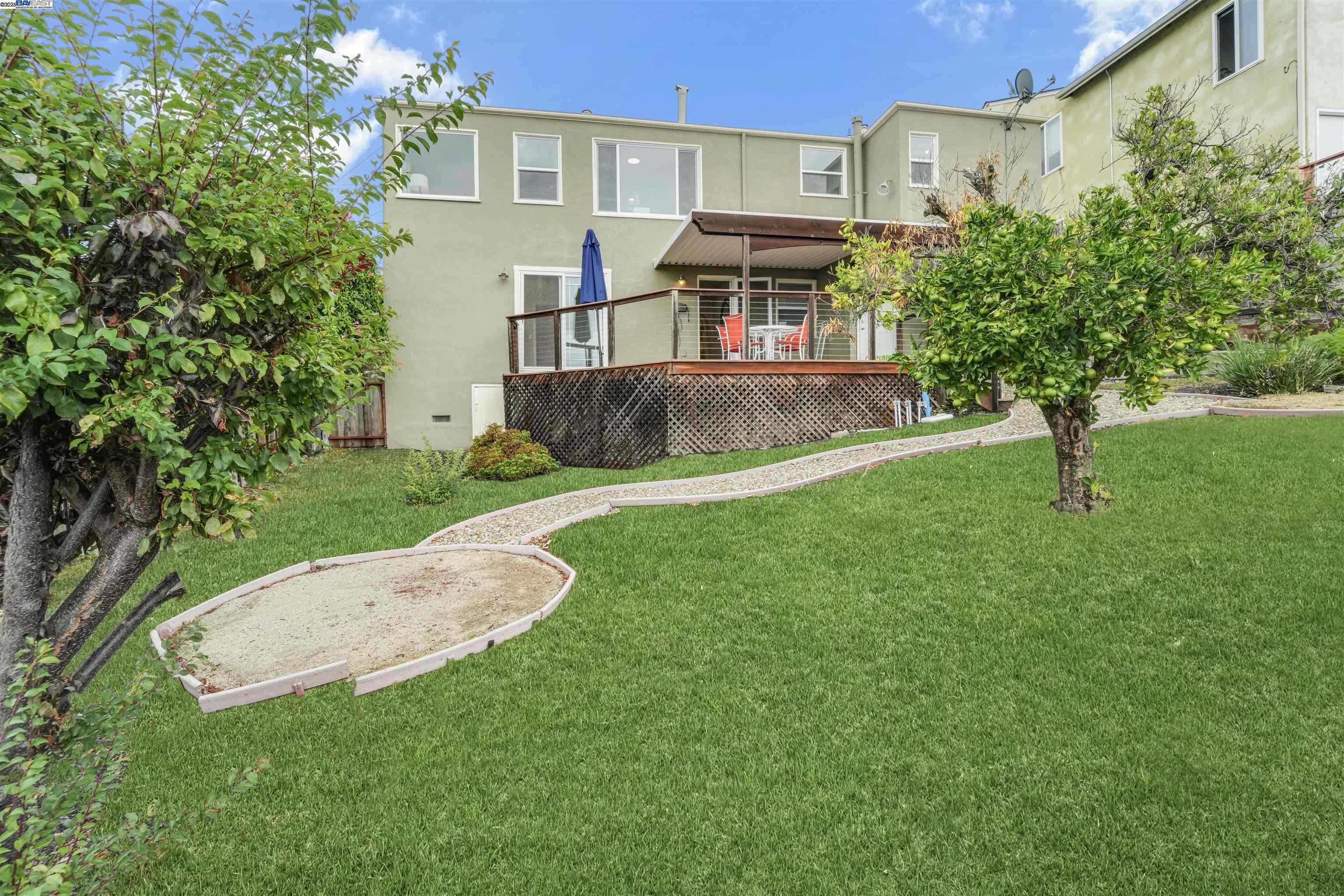 16049 Selborne Dr