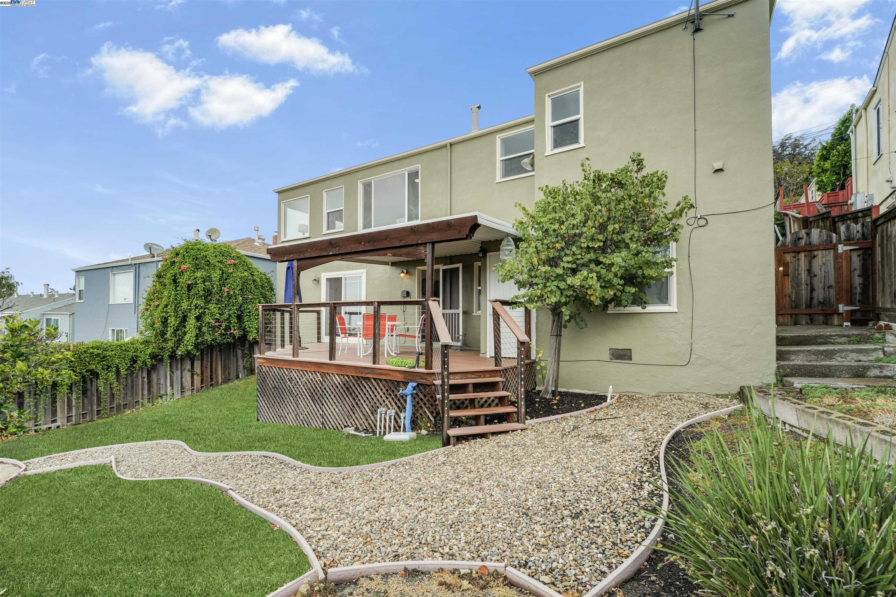 16049 Selborne Dr
