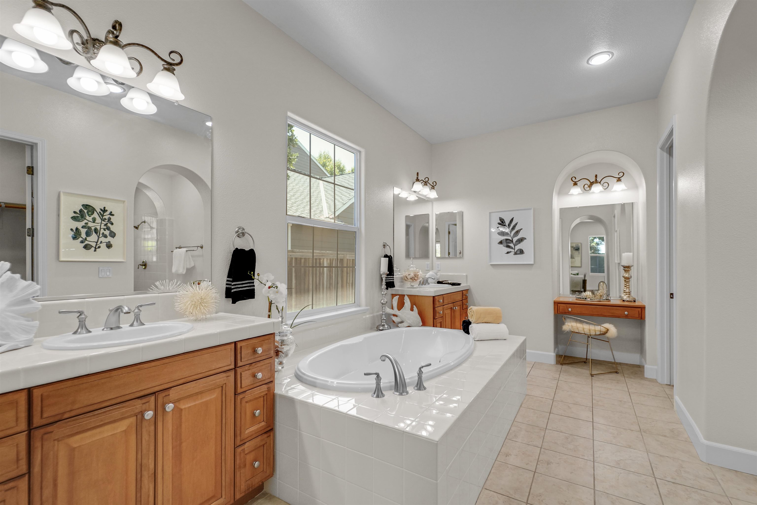 1993 Fairway Oaks Dr