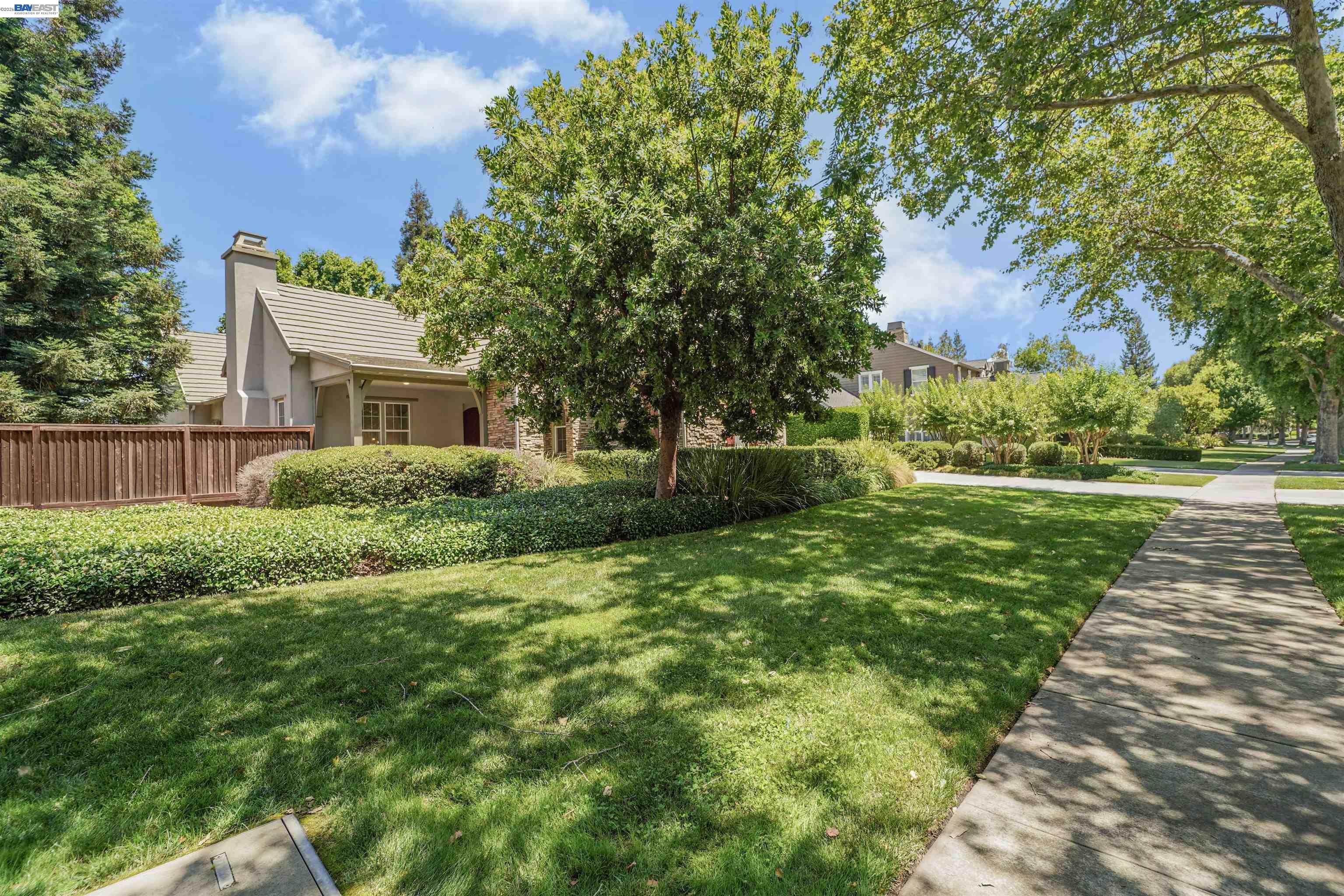 1993 Fairway Oaks Dr