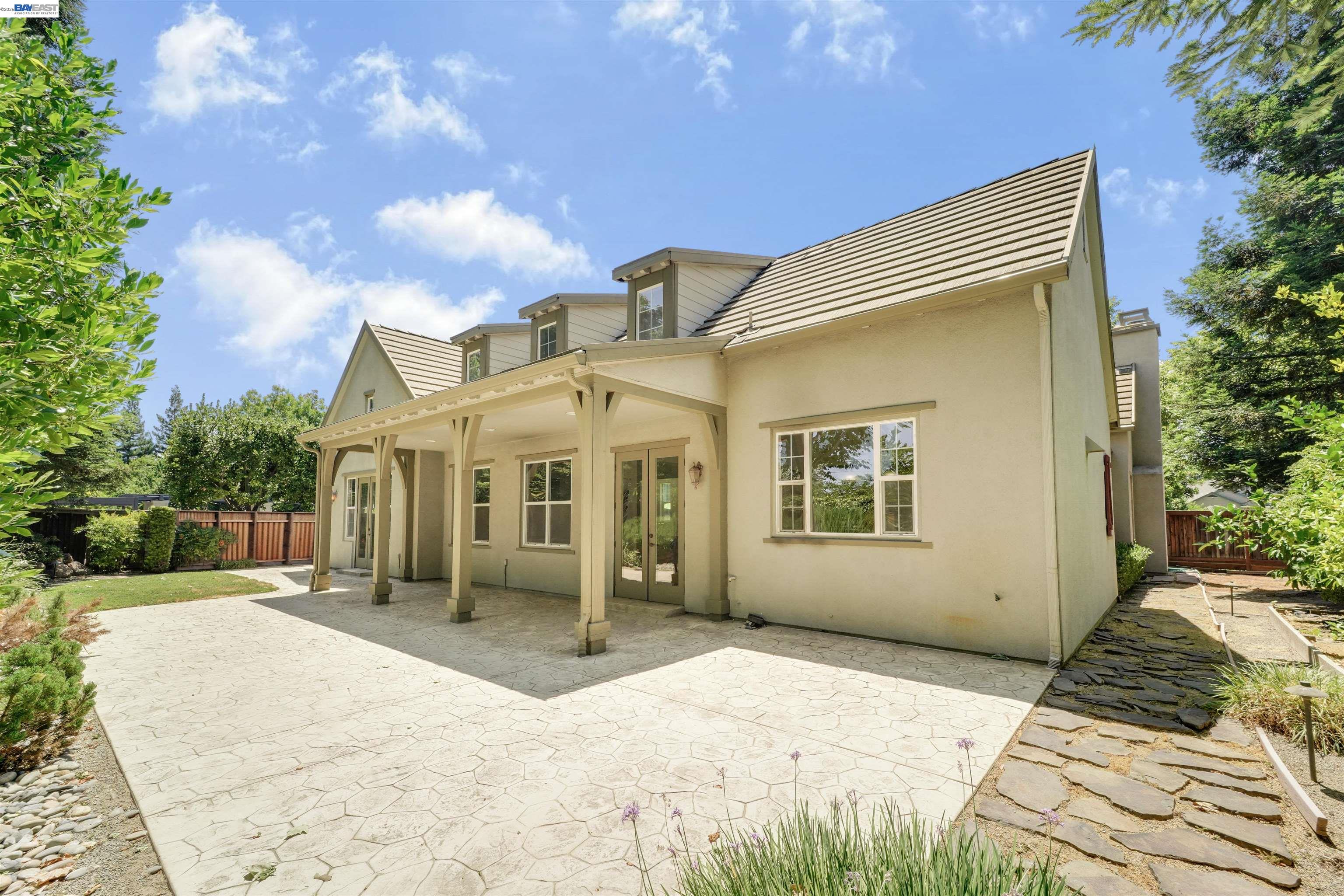 1993 Fairway Oaks Dr