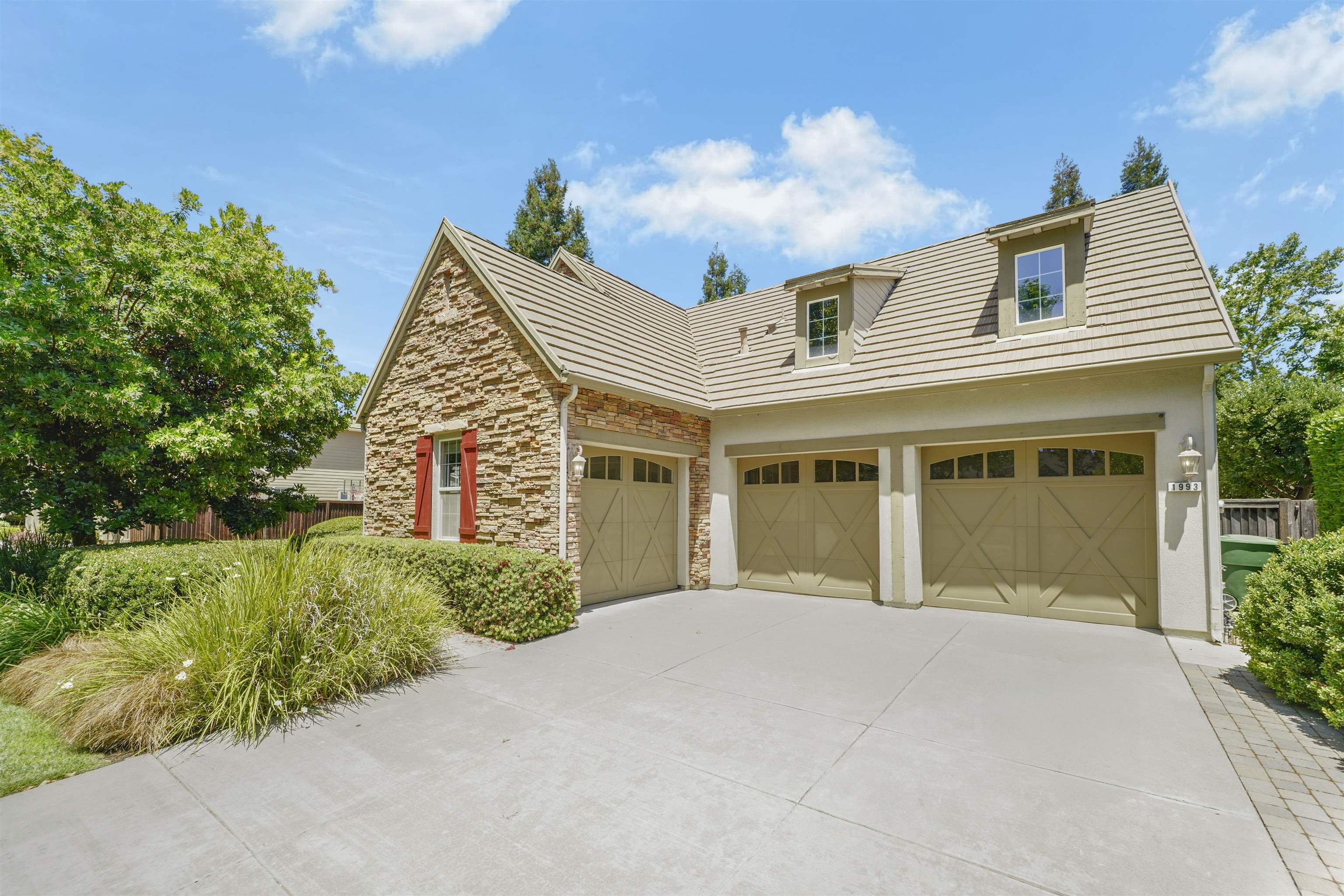 1993 Fairway Oaks Dr