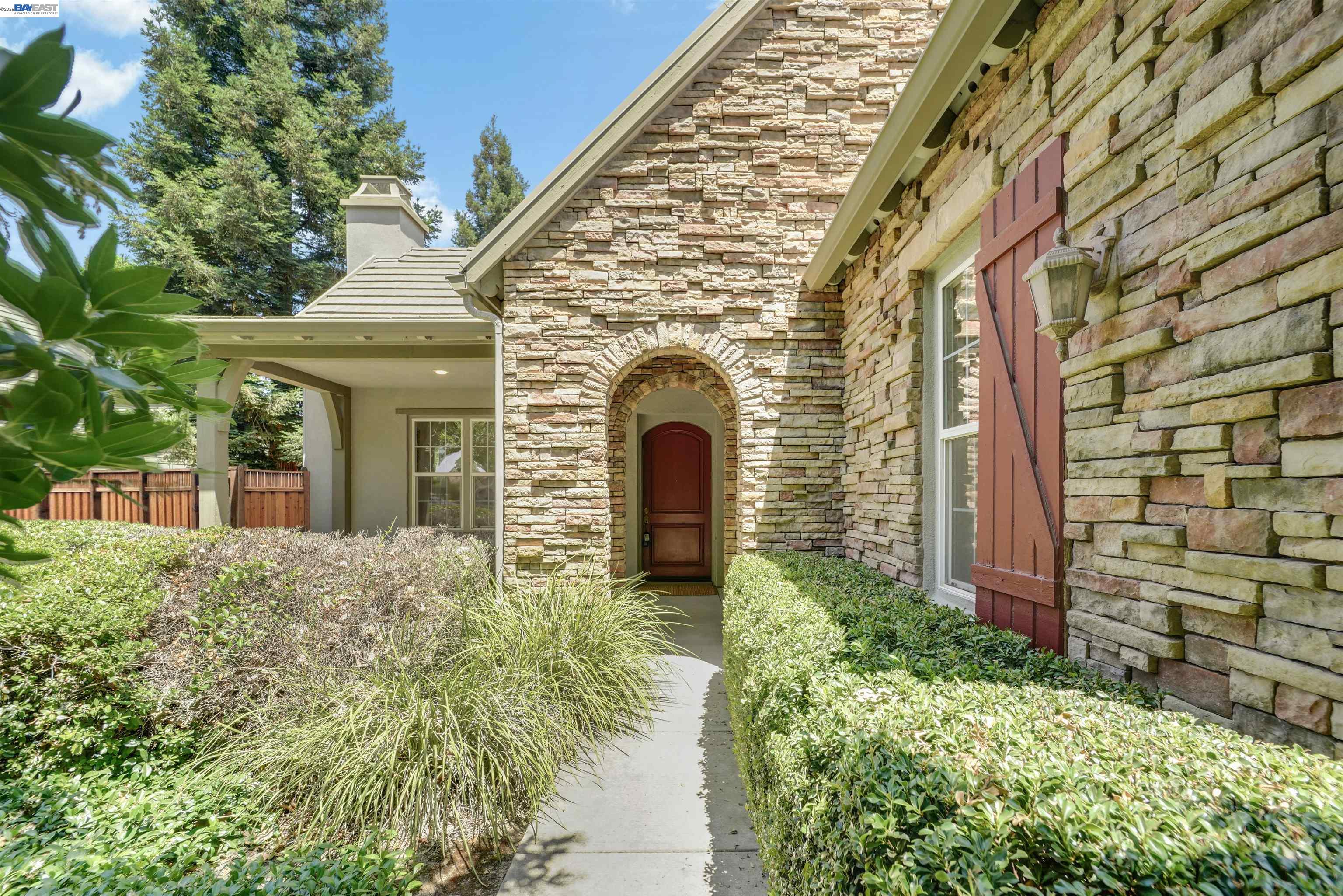 1993 Fairway Oaks Dr