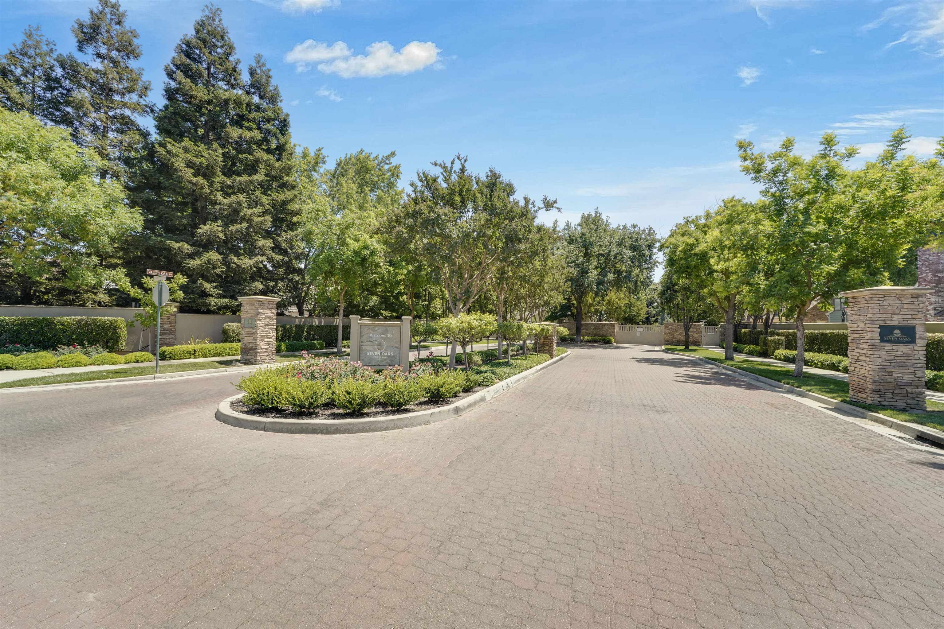 1993 Fairway Oaks Dr