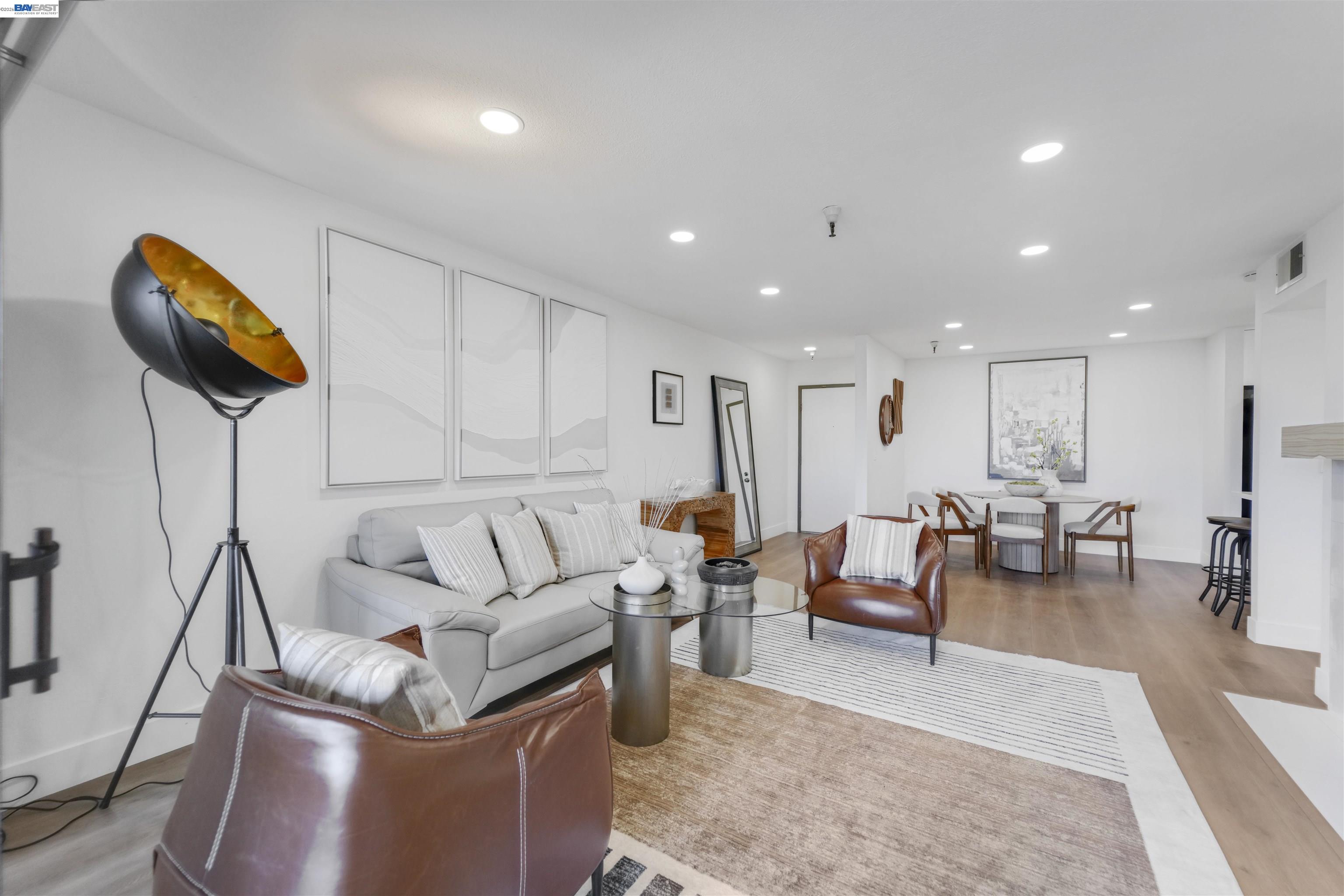 2111 Latham St # 307