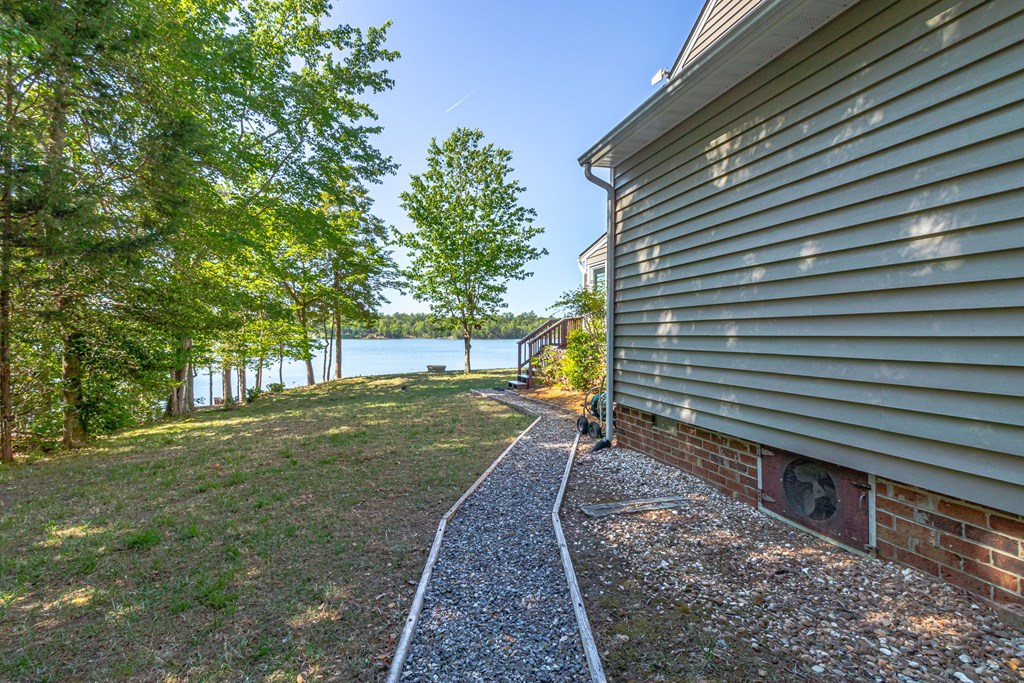1121 Browns Lane