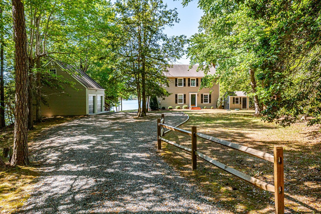 1121 Browns Lane