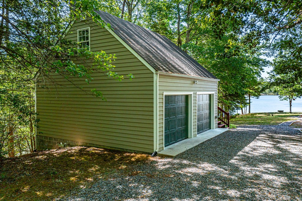 1121 Browns Lane