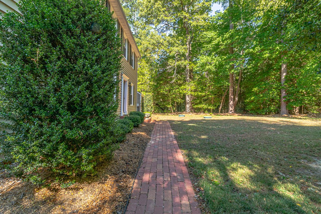 1121 Browns Lane