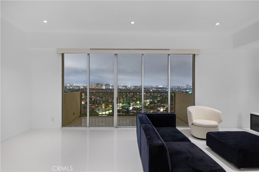 2160 CENTURY PARK E 902