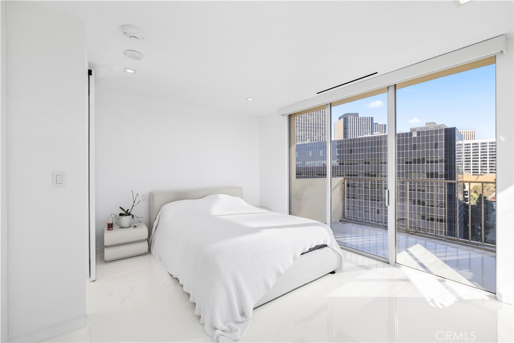 2160 CENTURY PARK E 902