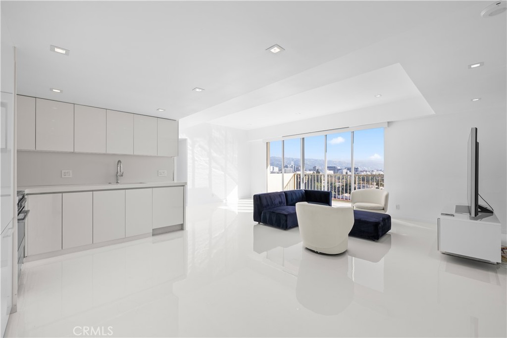 2160 CENTURY PARK E 902