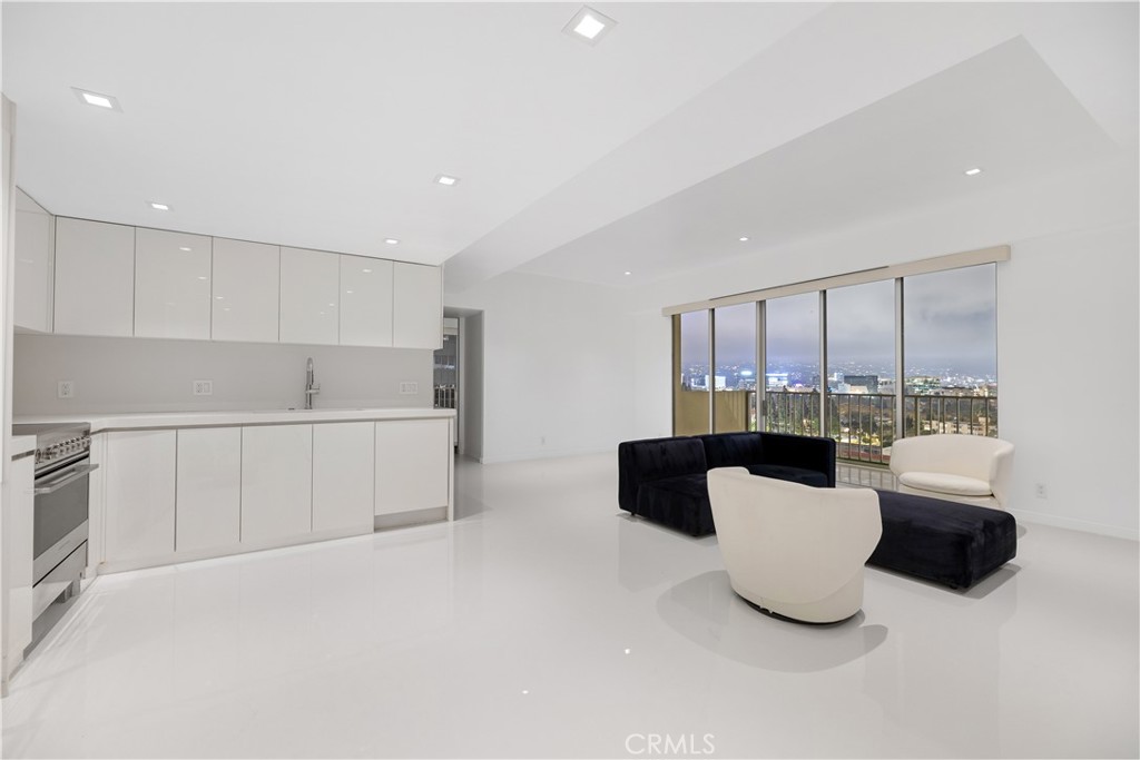 2160 CENTURY PARK E 902