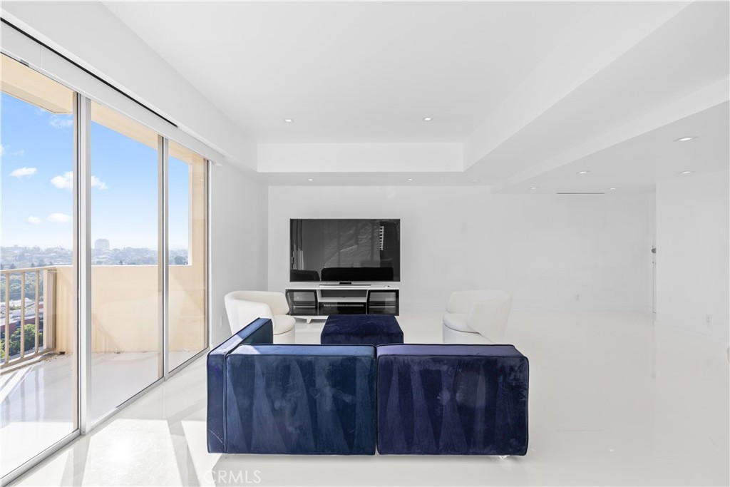2160 CENTURY PARK E 902