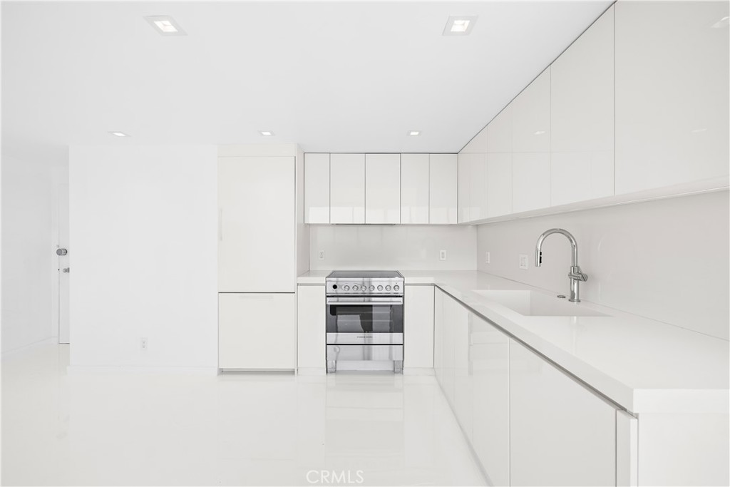 2160 CENTURY PARK E 902