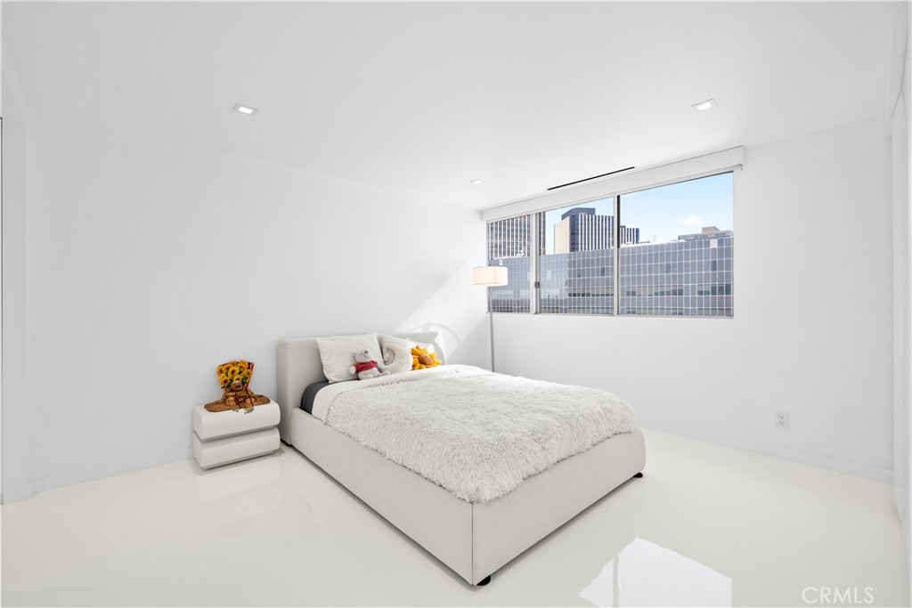 2160 CENTURY PARK E 902