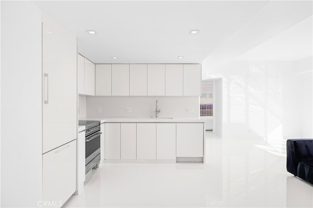 2160 CENTURY PARK E 902