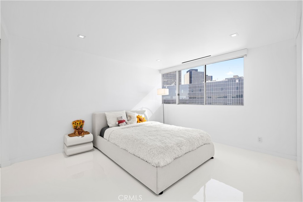 2160 CENTURY PARK E 902