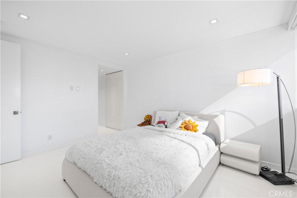 2160 CENTURY PARK E 902