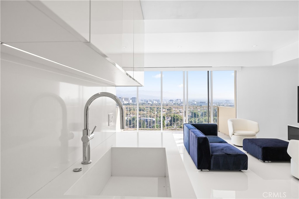 2160 CENTURY PARK E 902