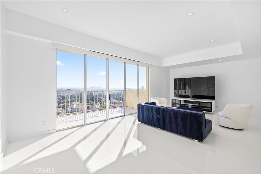 2160 CENTURY PARK E 902