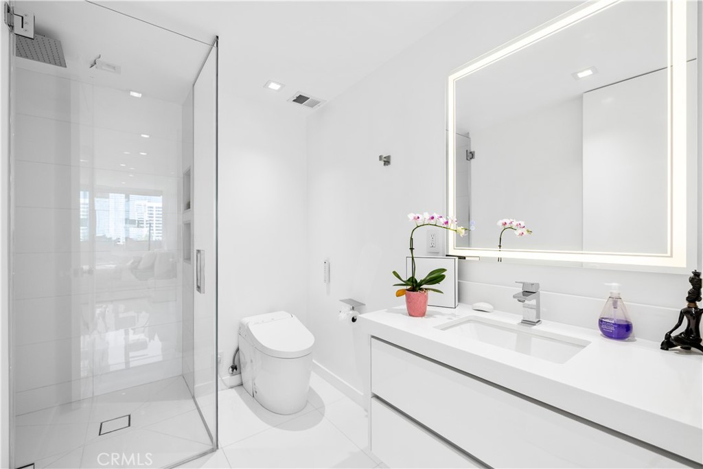 2160 CENTURY PARK E 902