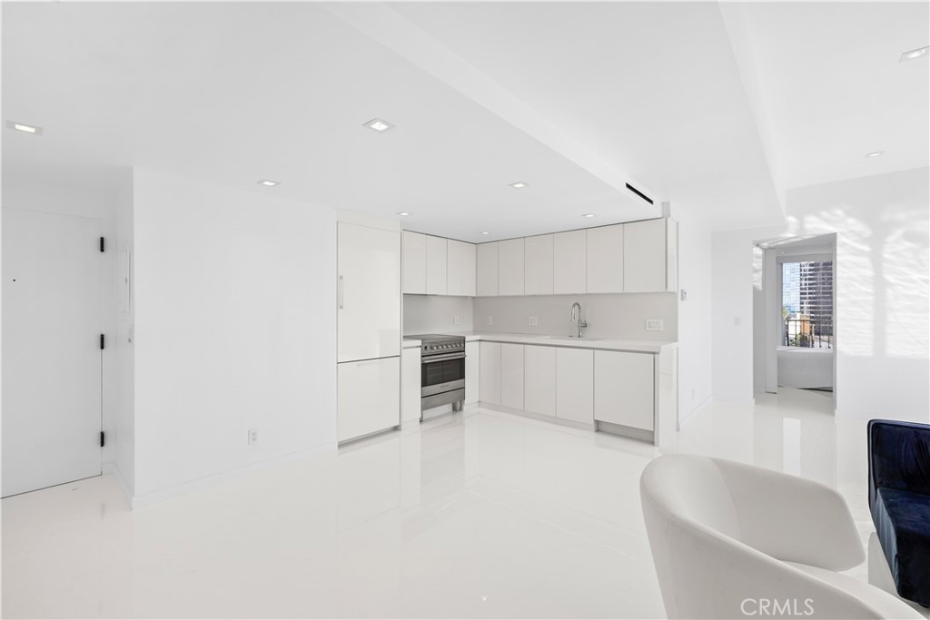 2160 CENTURY PARK E 902