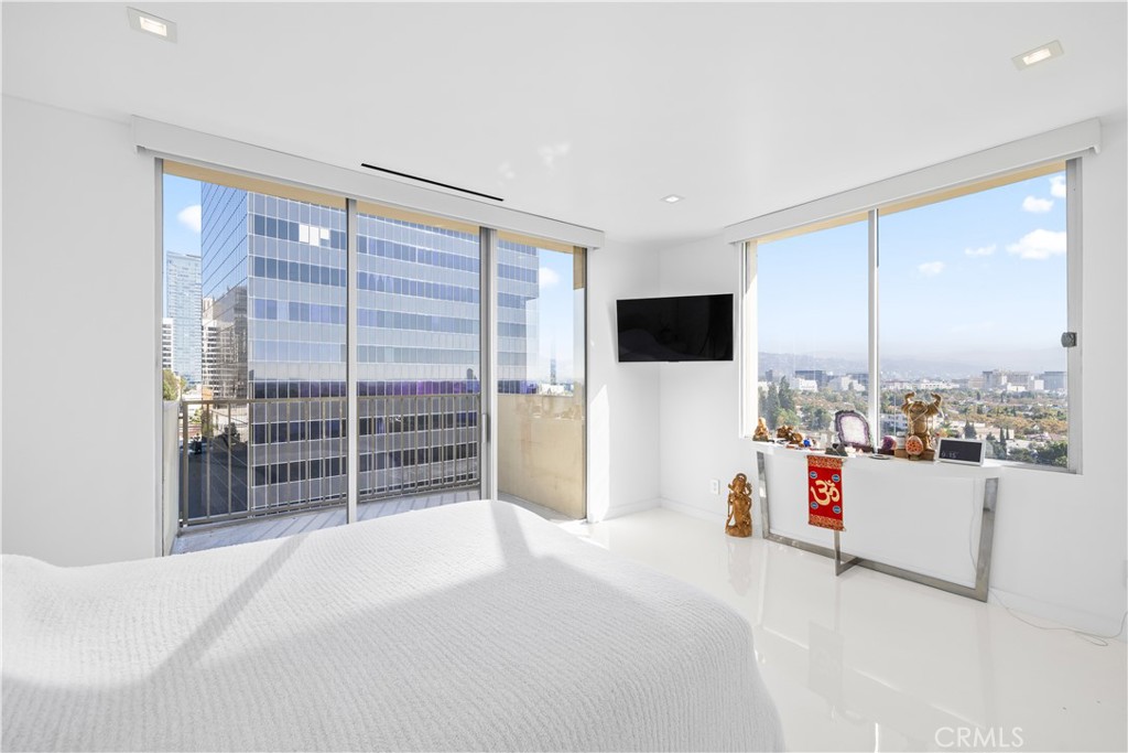 2160 CENTURY PARK E 902