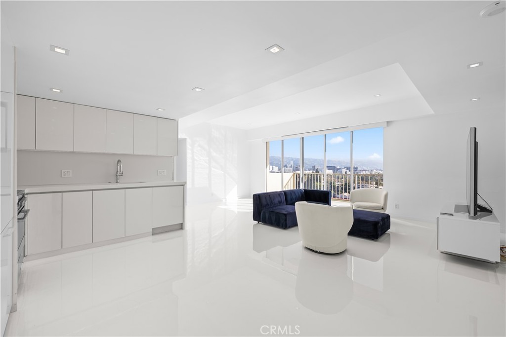 2160 CENTURY PARK E 902