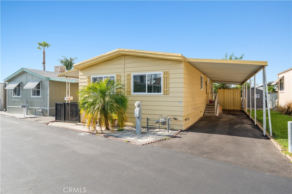 2717 Arrow Highway 62