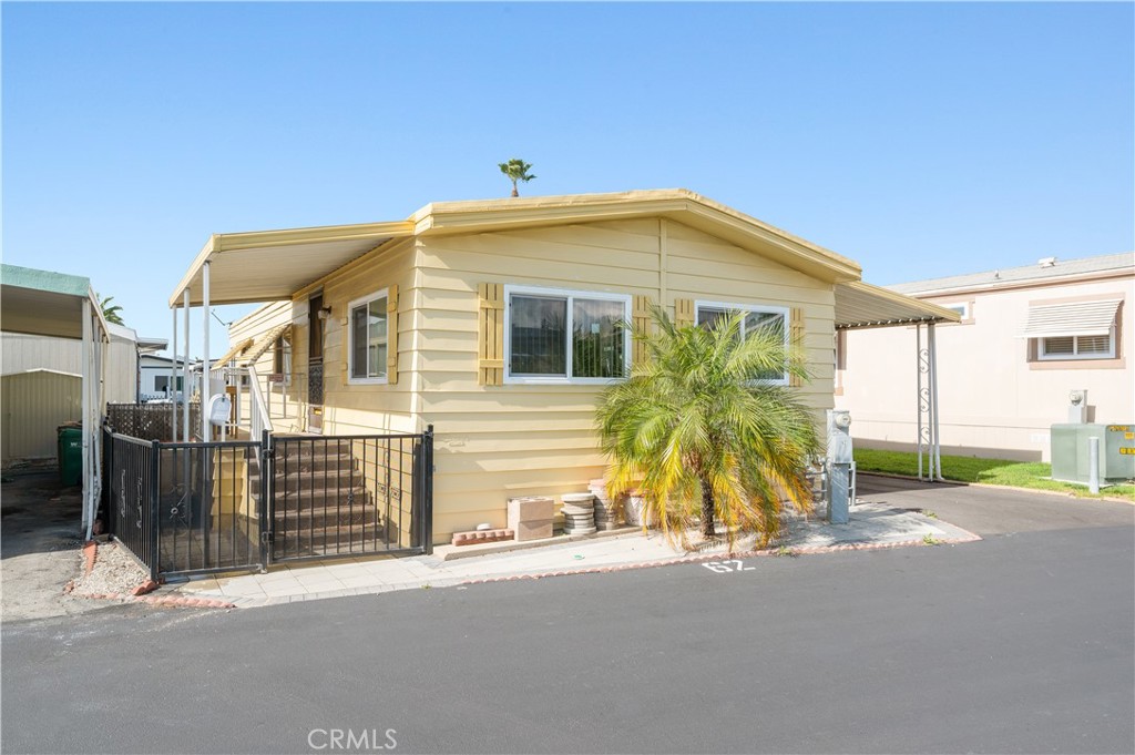 2717 Arrow Highway 62